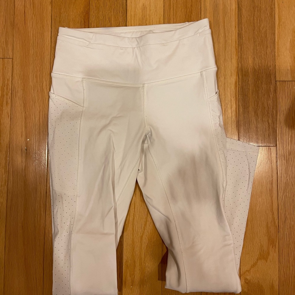 White lululemon leggings